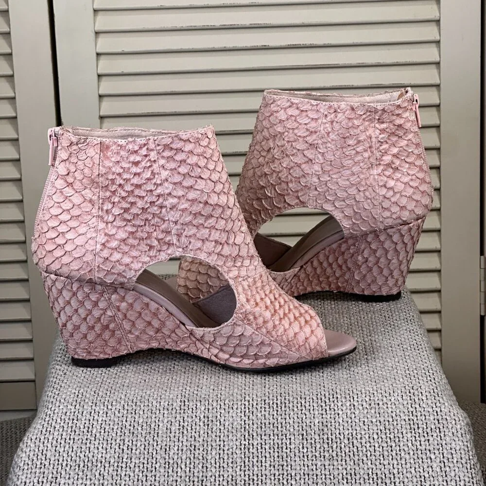 Anthropologie Blush Pink Textured Peep Toe Wedge Heels Ankle Bootie Zip Size 9.5